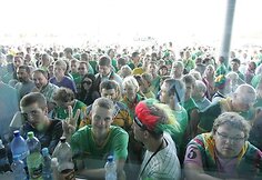Krepšinio gerbėjai plūsta į Rygos krepšinio areną