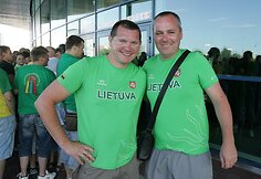 Krepšinio gerbėjai plūsta į Rygos krepšinio areną