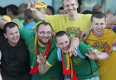 Krepšinio gerbėjai plūsta į Rygos krepšinio areną