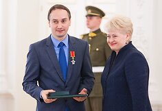 Prezidentė Dalia Grybauskaitė įteikė valstybinius apdovanojimus geriausiems &scaron;alies sportininkams