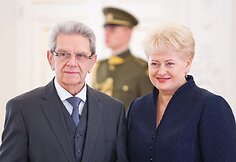 Prezidentė Dalia Grybauskaitė įteikė valstybinius apdovanojimus geriausiems &scaron;alies sportininkams
