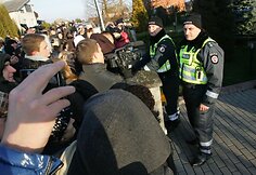 Susirinkusi minia i&scaron;reikė paramą Neringai Venckienei