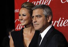 George'as Clooney ir Stacy Kebler