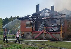 I&scaron; gaisro i&scaron;gelbėtas miegantis namo &scaron;eimininkas