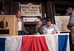  Demokratų kandidatė Hillary Clinton įgijo labai ankstyvą persvarą