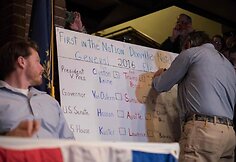  Demokratų kandidatė Hillary Clinton įgijo labai ankstyvą persvarą