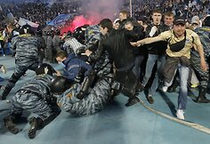 „Zenit“ sirgalių ir OMON pareigūnų susirėmimas Sankt Peterburge