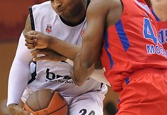 Anthony Tuckeris („Brose Baskets“) ir Jamontas Gordonas (CSKA)