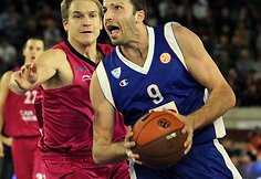 Su kamuoliu Manucharas Markoishvilis ( „Bennet“)