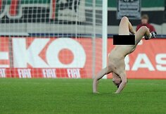 Sirgaliaus į įsiveržimas į aikštę