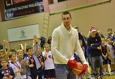 Jonas Valančiūnas Sostinės krepšinio mokyklos šventėje