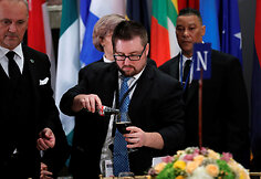 Donaldui Trumpui buvo tiekiama dietinė kola