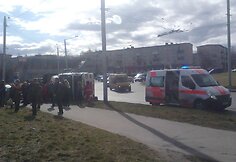 Kaune apvirto vilkikas.