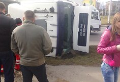Kaune apvirto vilkikas.