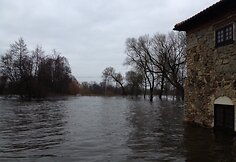 Patvinusi Kruoja užliejo restauruotą Pakruojo dvarą