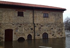 Patvinusi Kruoja užliejo restauruotą Pakruojo dvarą