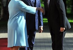 Estijos prezidentas Toomasas Hendrikas Ilvesas su žmona Evelin ir Monako princu Albertu II