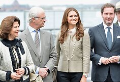 Karalienė Silvia, karalius Carlas Gustafas, princesė Madeleine ir Chrisas O'Neillas