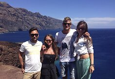 Ineta Puzaraitė ir Ieva Gervinskaitė su draugais Tenerifėje