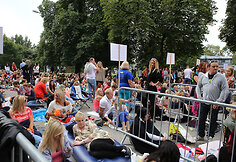 Robbie Williamso gerbėjai renkasi į jo koncertą Taline