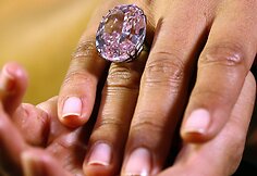 Žiedas su „Pink Star“ briliantu