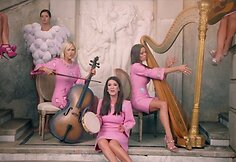 Realybės &scaron;ou &bdquo;Real Housewives of Beverly Hills&ldquo; dalyvės Lady Gaga dainos &bdquo;G.U.Y.&ldquo; vaizdo klipe