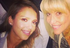 Aktorė Jessica Alba su mama Catherine
