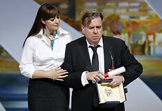 Monica Bellucci ir geriausiu aktoriumi i&scaron;rinktas britas Timothy Spallas