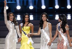 47RS Miss Venezuela Gabriela Isler (L) reacts during the Miss Universe 2013 pageant at the Crocus City Hall in Moscow November 9, 2013. Also pictured are (2nd L-R) Miss Philippines Ariella Arida, Miss Spain Patricia Yurena Rodriguez
