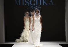 &bdquo;Badgley Mischka&ldquo; kolekcijos modelis