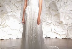 &bdquo;Naeem Khan&ldquo; kolekcijos modelis