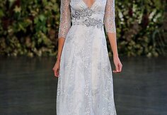 &bdquo;Claire Pettibone&ldquo; kolekcijos modelis