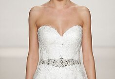 &bdquo;Alfred Angelo&ldquo; kolekcijos modelis