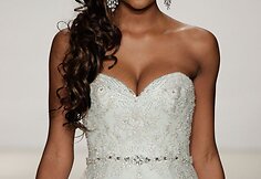 &bdquo;Alfred Angelo&ldquo; kolekcijos modelis
