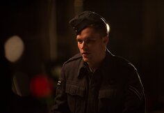Jackas Reynoras filme „Naktis be karūnos“