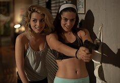 Ana de Armas ir Lorenza Izzo filme &bdquo;Tuk tuk tuk&ldquo;