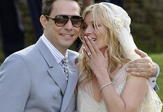 Kate Moss ir Jamie Hince'as (2011 m.)