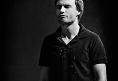 Mantas Jankavičius spektaklyje „Laisvi drugeliai“