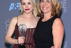 Žurnalistė Sacha Pfeiffer ir ją filme &bdquo;Sensacija&ldquo; įkūnijusi aktorė Rachel McAdams