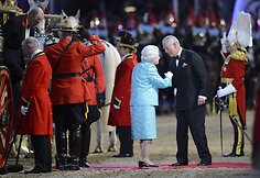 Karalienė Elizabeth II ir princas Charlesas