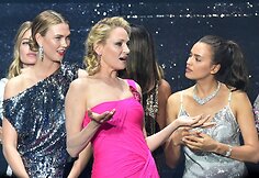 Karlie Kloss, Uma Thurman ir Irina Shayk 