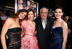 Jennifer Garner, Jessical Biel, Garry Marshallas ir Anne Hathaway filmo &bdquo;Valentino diena&ldquo; premjeroje (2010 m.)