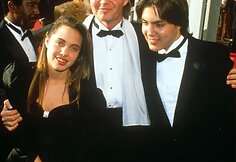 Angelina Jolie su tėvu Jonu Voightu ir broliu Jamesu Havenu (1988 m.)