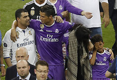 Cristiano Ronaldo su drauge Georgina Rodriguez ir sūnumi Cristiano jaunesniuoju