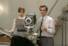 Nicole Kidman ir Ty Burrellis filme &bdquo;Kailis. Įsivaizduojamas Dianos Arbus portretas&ldquo; (2006 m.)