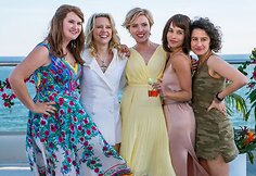 Jillian Bell, Kate McKinnon, Scarlett Johansson, Zoe Kravitz ir Ilana Glazer komedijoje &bdquo;Mergų balius&ldquo;