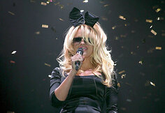 Pamela Anderson (2003 m.)