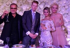 Nikita Presniakovas ir Aliona Krasnova su jaunikio tėvais Vladimiru Presniakovu ir Kristina Orbakaite
