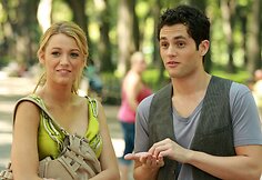 Blake Lively ir Pennas Badgley &bdquo;Gossip Girl&ldquo; filmavimo aik&scaron;telėje (2008 m.)
