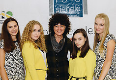 Jūratė Miliauskaitė (centre)